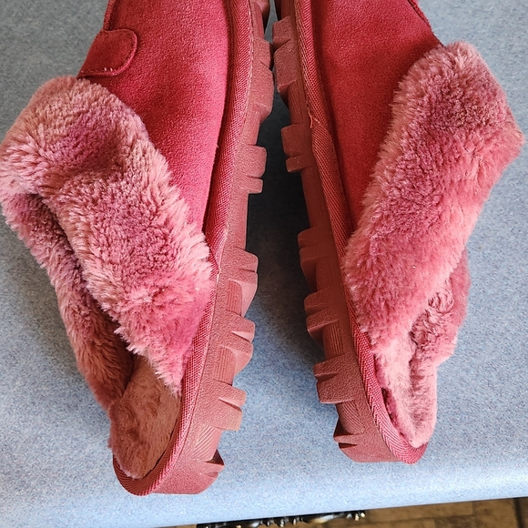 UGG Pink Suede Women's Shearling Slip-On Slippers - Picture 5 of 10